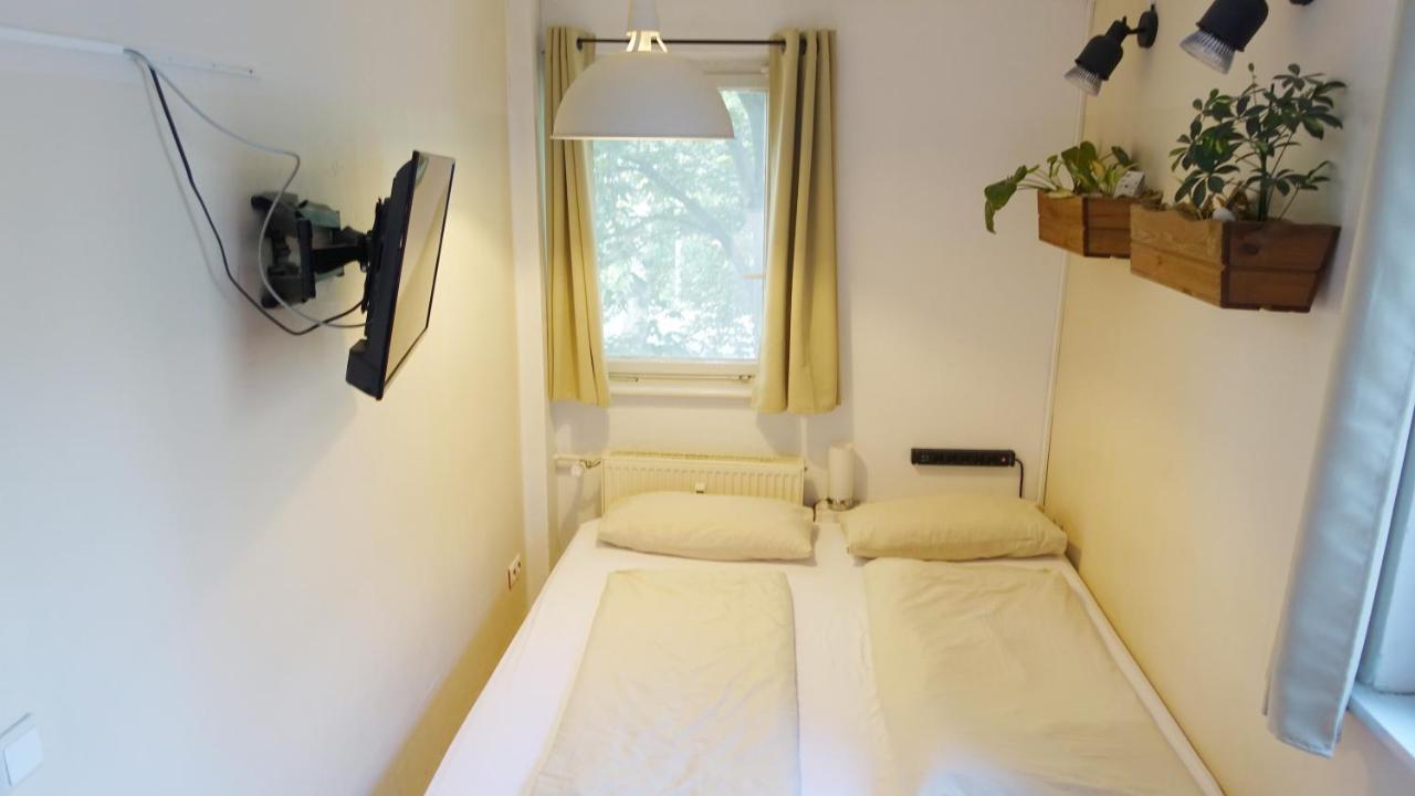 Homestay 1 Zimmer In Wohngemeinschaft, Netflix, Premium Kabelfernsehen, Kueche Berlin