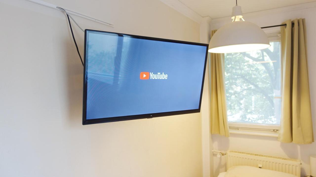 Homestay 1 Zimmer In Wohngemeinschaft, Netflix, Premium Kabelfernsehen, Kueche Berlin